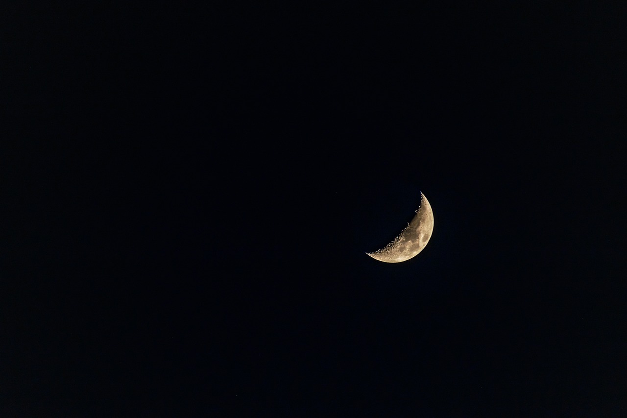 Half Moon Moon Night wallpaper