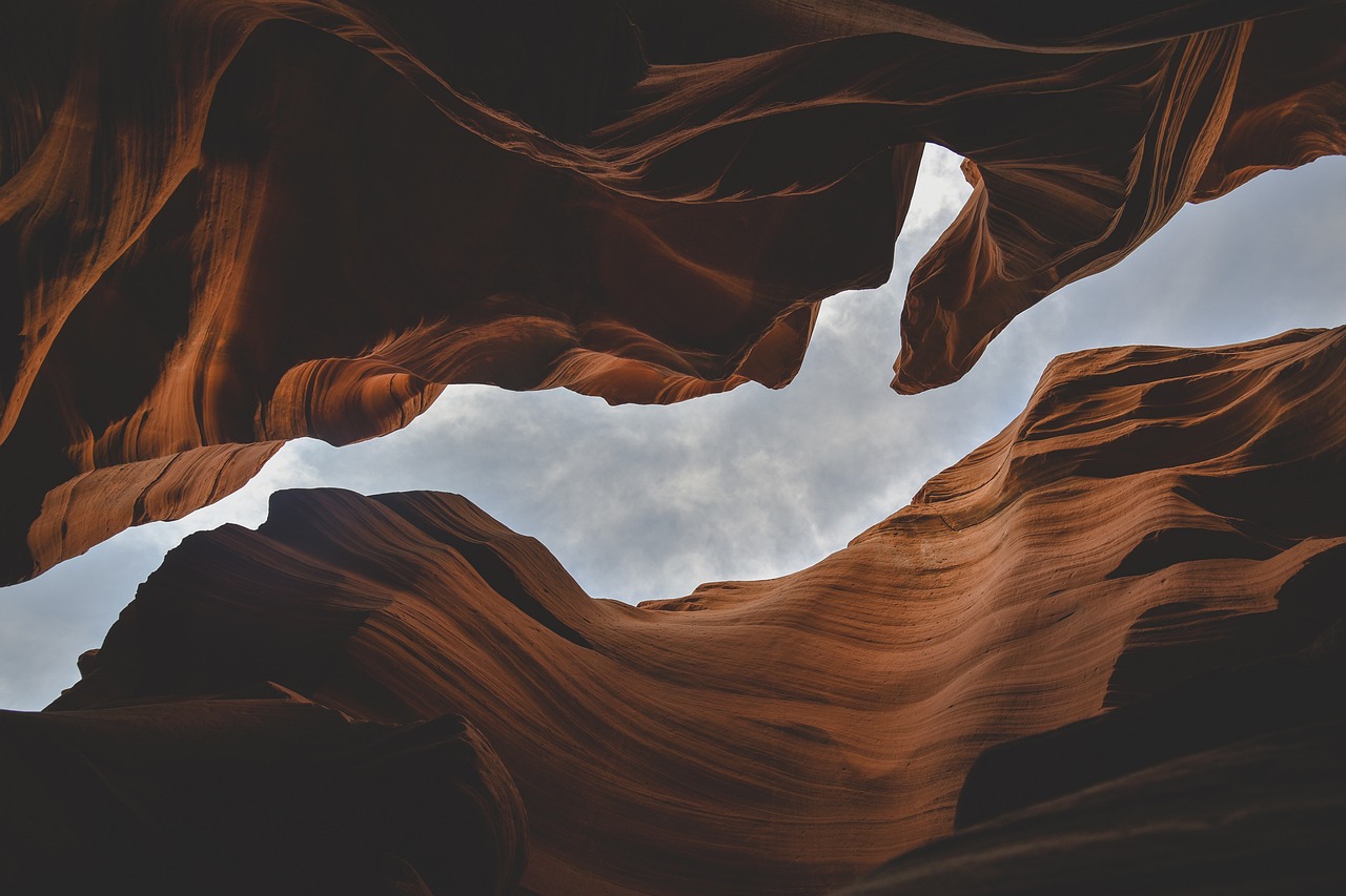 Canyon Gorge Perspective wallpaper