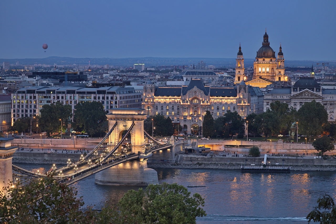 Budapest Chain Bridge St wallpaper