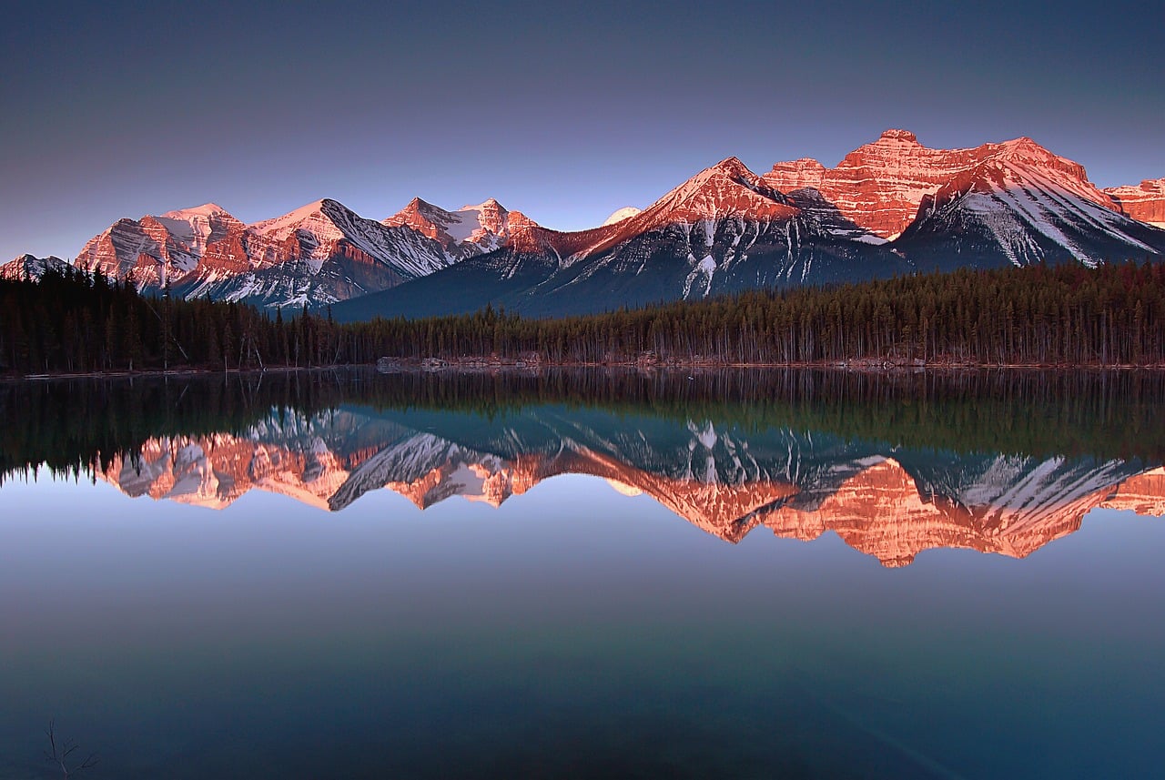Banff National Park Herbert Lake wallpaper