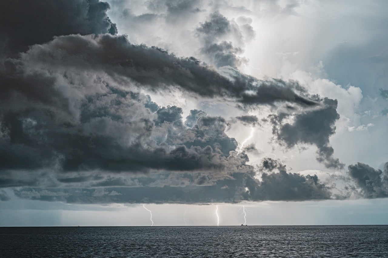 Sea Lightning Thundercloud wallpaper