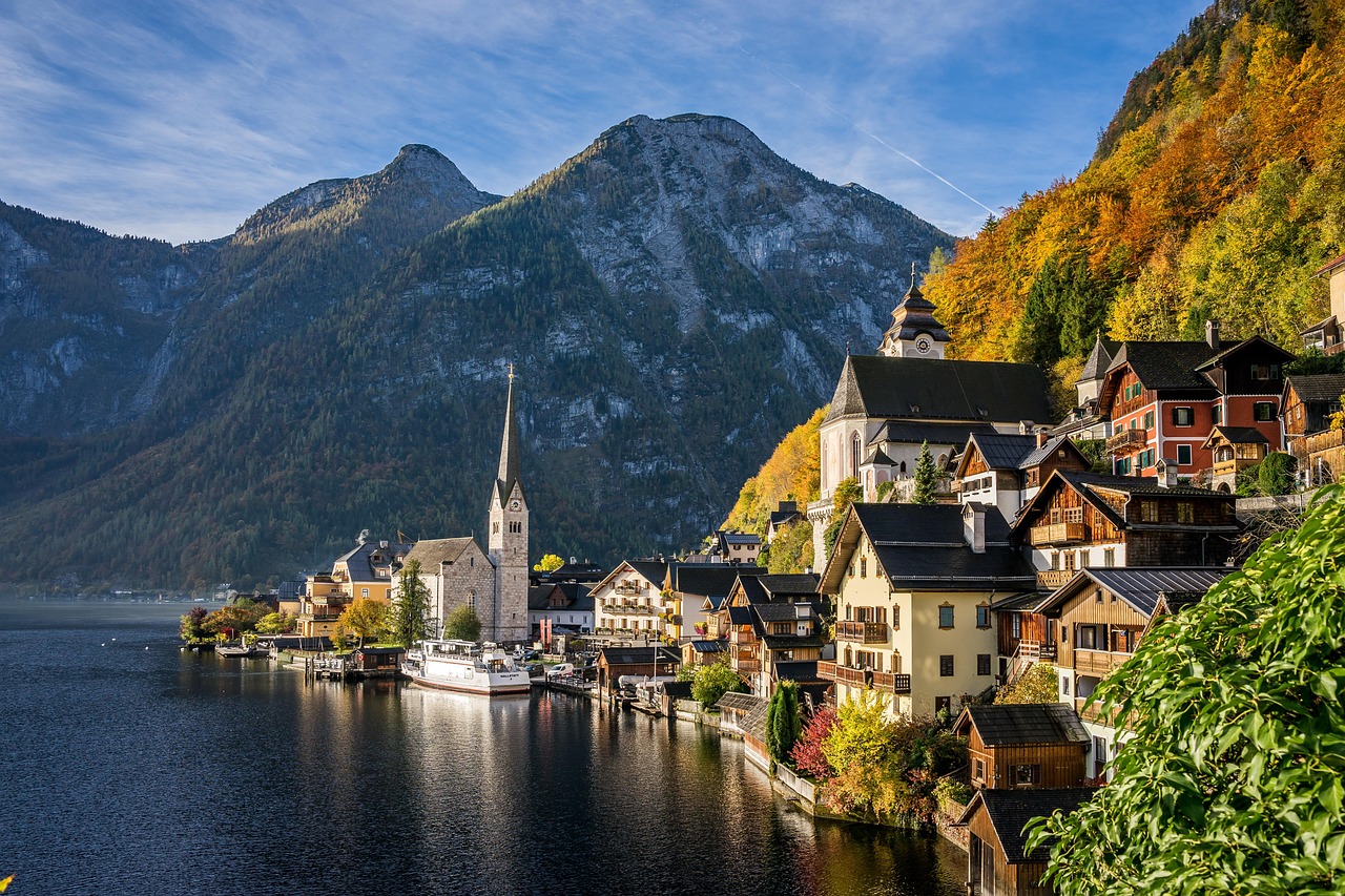 Hallstatt Lake Village wallpaper