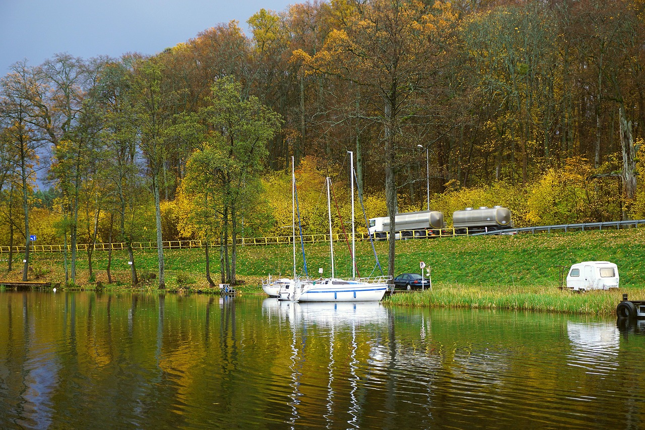 Water Lake Sailboat wallpaper