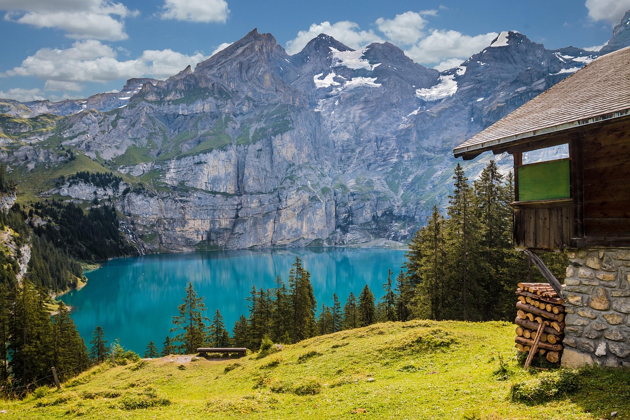 Lake Mountains Hut wallpaper