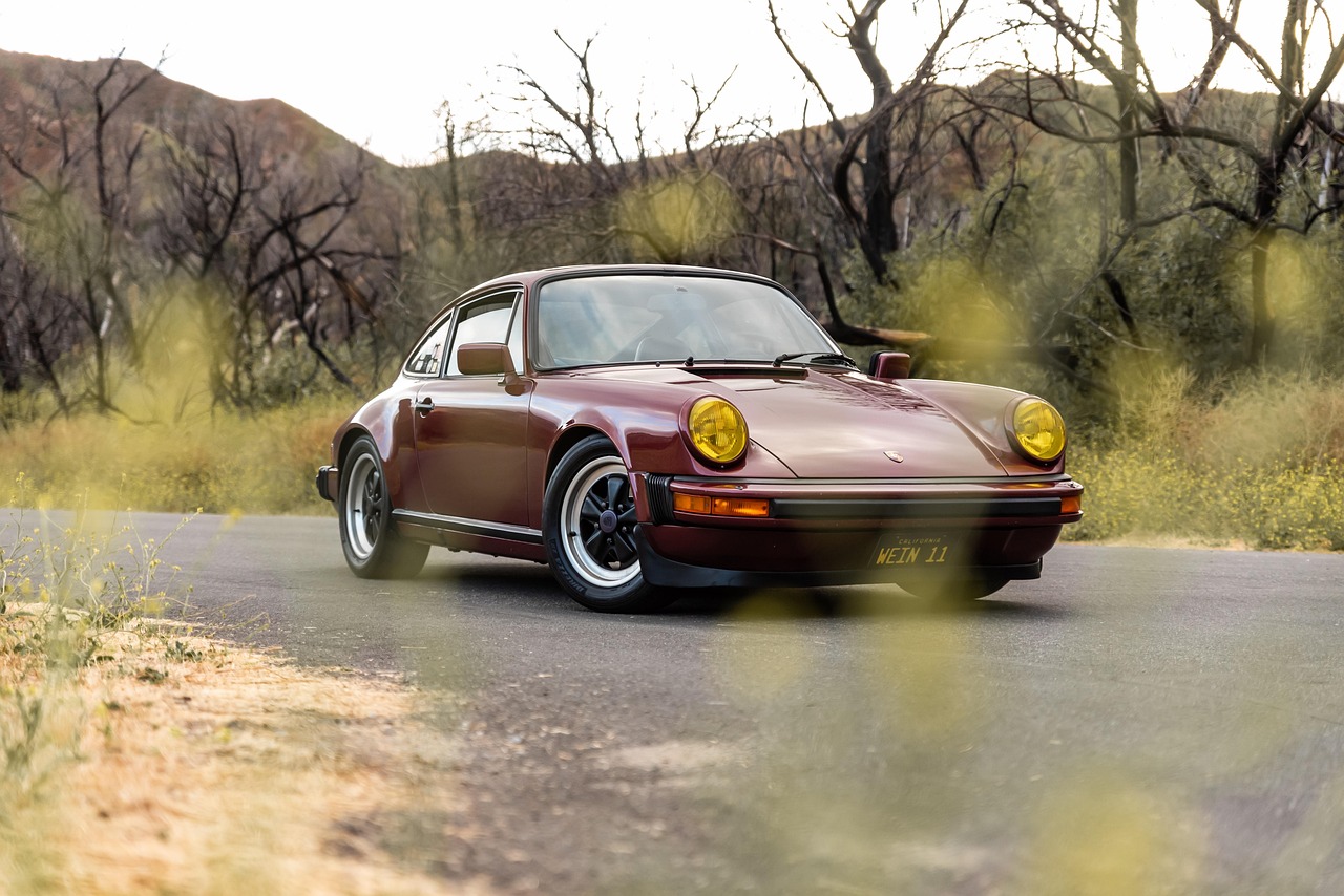 Porsche Road Retro wallpaper